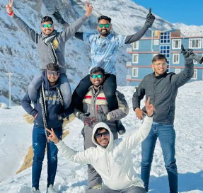 Siddharth Malhotra & Gang